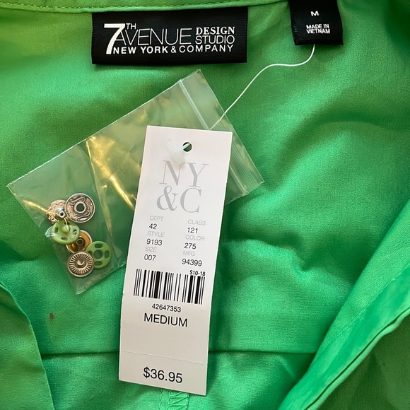 NY&Co: 7th avenue design studio - half sleeved button down - M - Picture 2 of 2